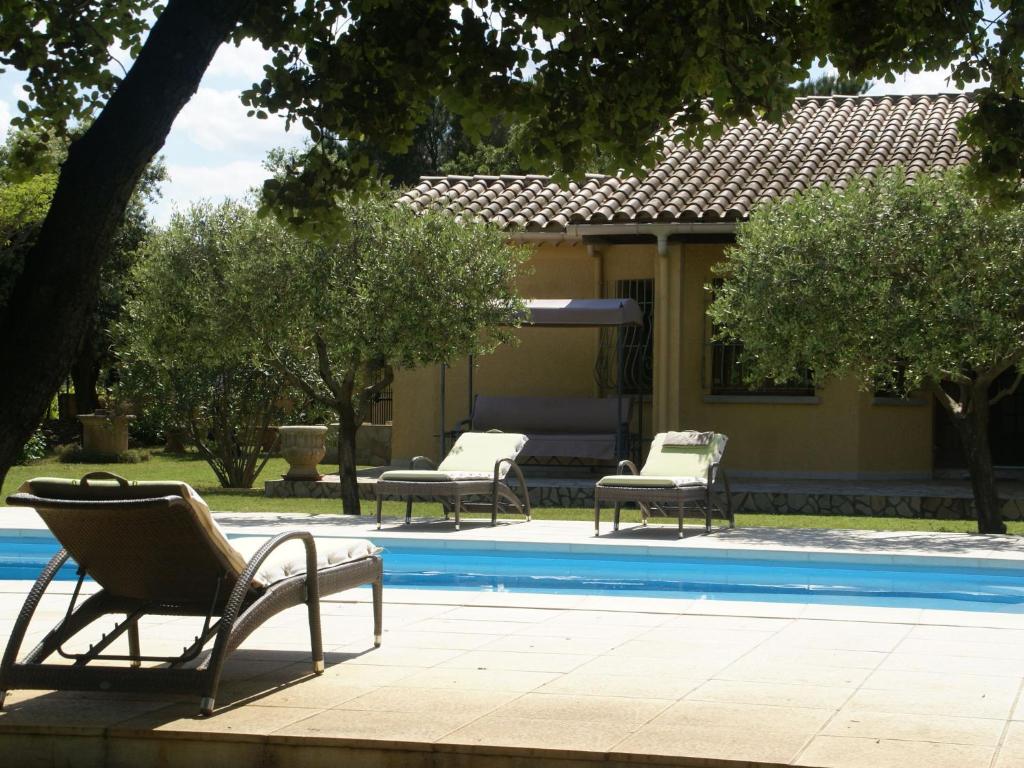 Villa Stunning Villa in Sorgues with Swimming Pool  84700 Bédarrides