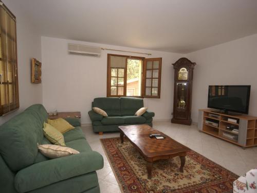 Stunning Villa in Sorgues with Swimming Pool
