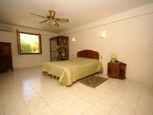 Stunning Villa in Sorgues with Swimming Pool