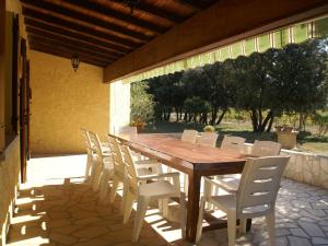 Stunning Villa in Sorgues with Swimming Pool