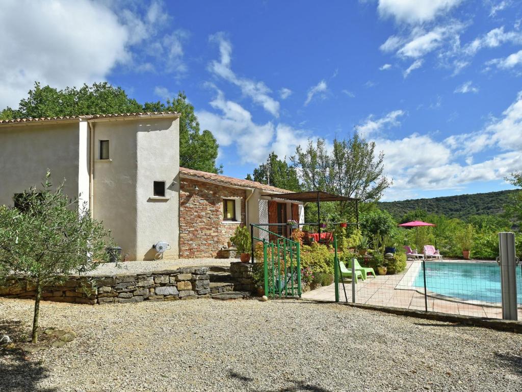 Villa Stylish holiday home near St Br s with private swimming pool and stunning view  30500 Saint-Brès