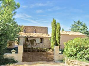 Stylish villa with private pool in the middle of a village in the beautiful Luberon