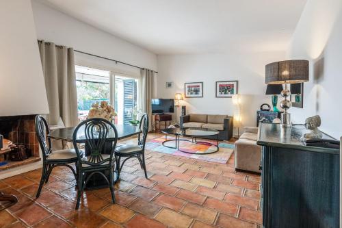 Sublime villa in a domain with private beach and pool in Grimaud - Welkeys