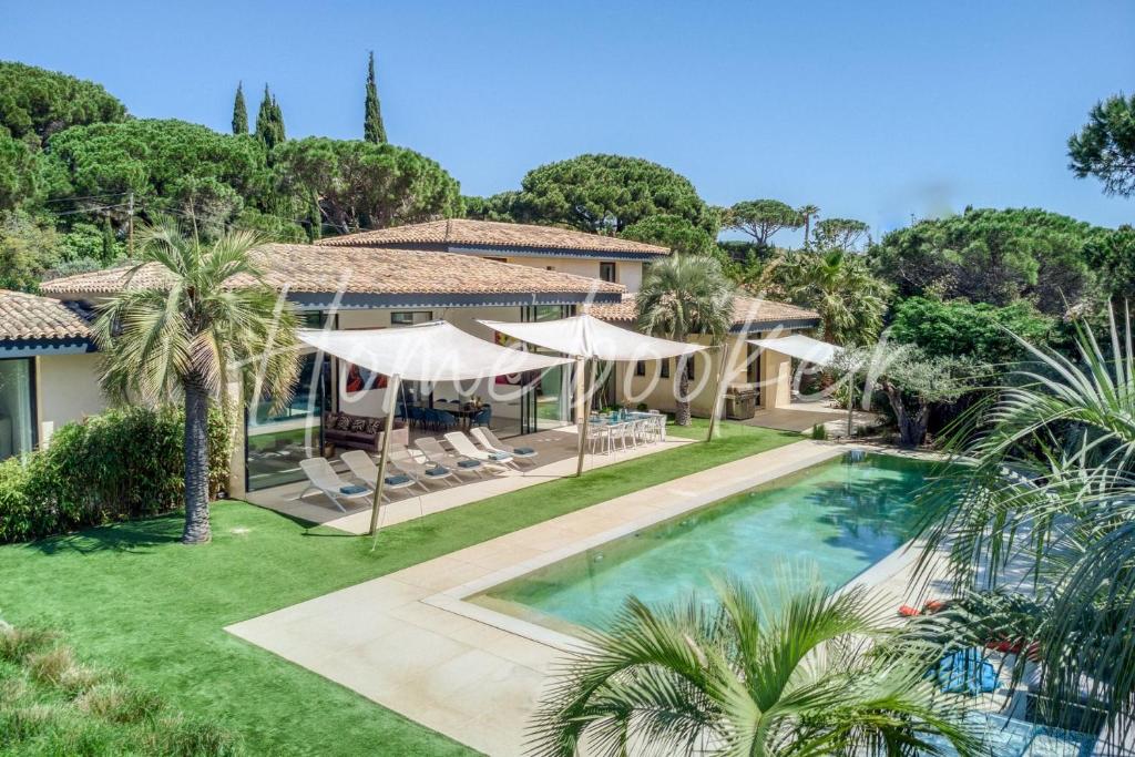 Sublime villa with garden in a domain with pools in Grimaud - Welkeys