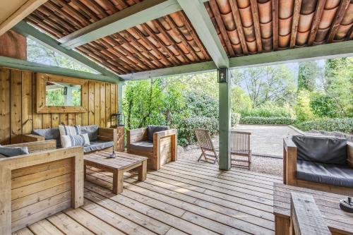 Sublime villa with garden in a domain with pools in Grimaud - Welkeys