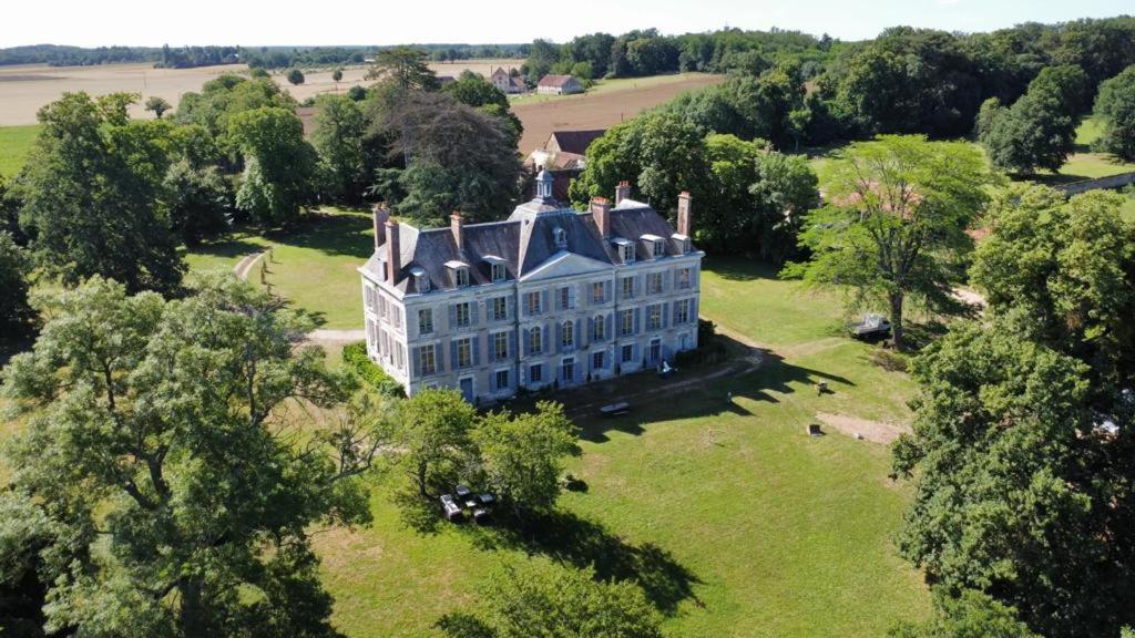 Superb Chateausuites with pool at the Loire & horseboxes for 20 guests Route d'Autry, 45500 Poilly-lez-Gien