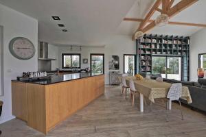 Superb villa with pool 10 min from the beach - Welkeys