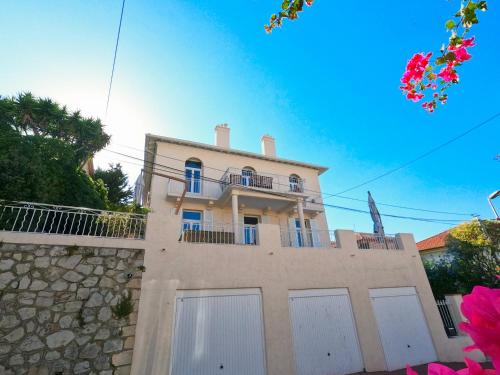 SUPERBE MAISON 6 ch, 4 sdb, terrasses et billard