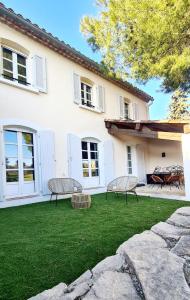 Villa SUPERBE VILLA-DOMAINE AVEC GOLF PISCINE ET TENNIS Résidence Hameau des Amandiers 83270 Saint-Cyr-sur-Mer Provence-Alpes-Côte d\'Azur