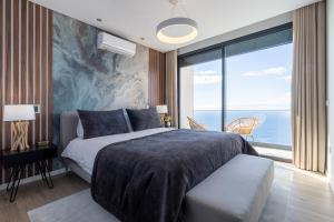The Cliffhouse by MHM