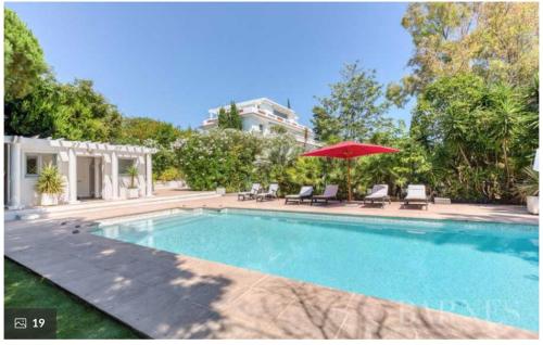 The Gatsby Mansion