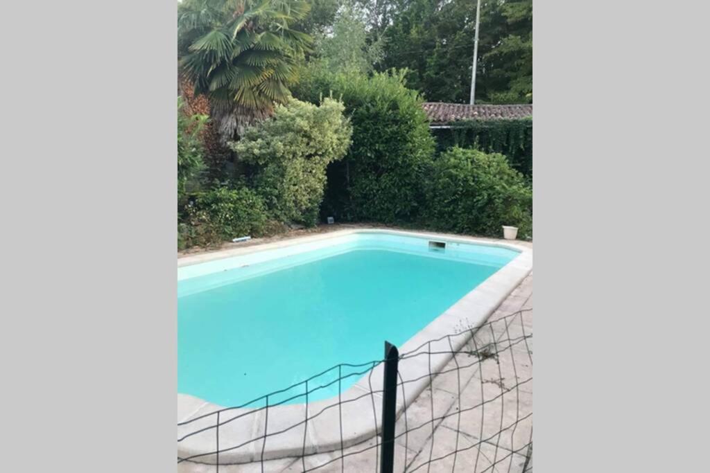 Villa Tizac-de-Lapouyade, piscine 35 km de Bordeaux 2 LIEU DIT Le Bourg Nord 33620 Tizac-de-Lapouyade