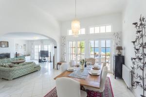 Top Cliff Villa with ocean view and pool at stunning cliffs