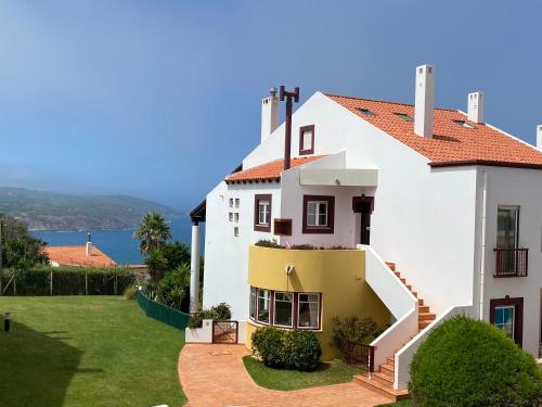 Top villa with extraordinary view of Atlantic