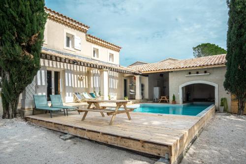 Maison de vacances Villa tout confort avec piscine privée 411 route de la maison d'enfants LʼIsle-sur-la-Sorgue