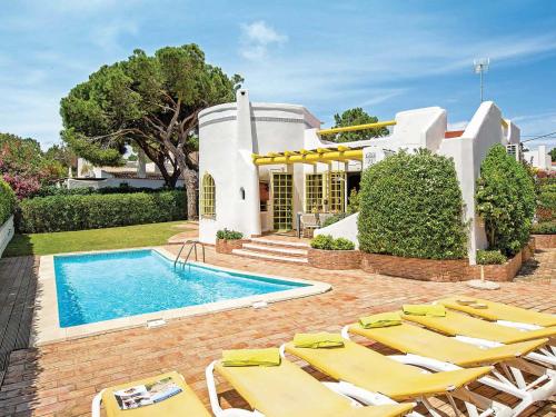 Tranquil Villa in Vilamoura with Private Swimming Pool