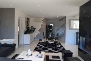 Très belle villa piscine jacuzzi grande propriété