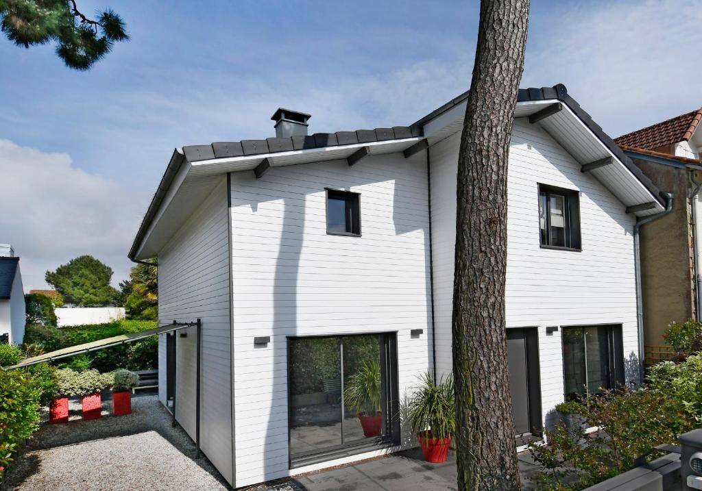 TRES JOLIE MAISON A COTE DE LA PLAGE