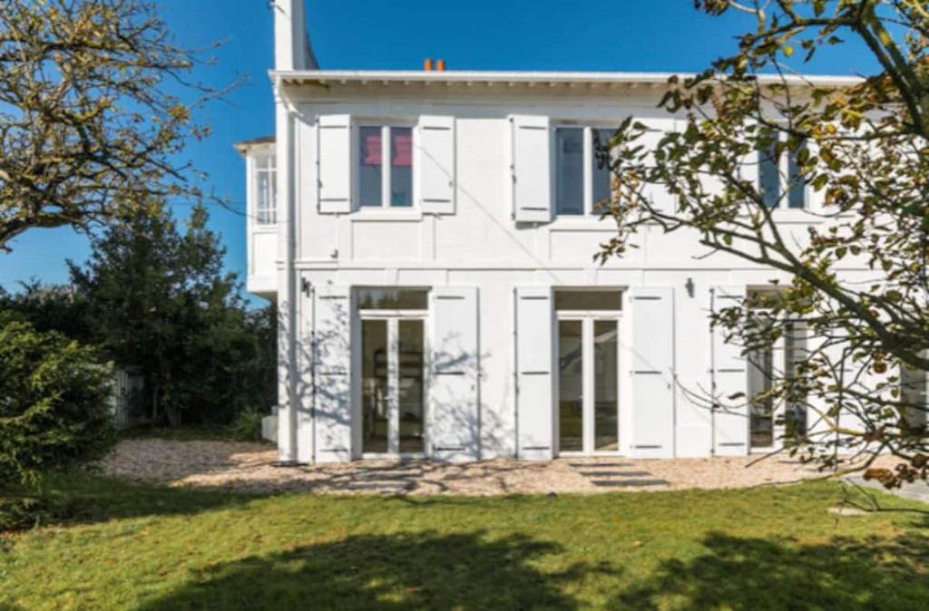 Villa Très jolie Villa Bianca, maison avec jardin privé à Deauville 9 Rue Letellier 14800 Deauville