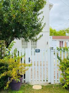 Très jolie Villa Bianca, maison avec jardin privé à Deauville
