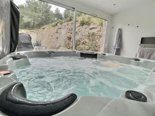 Un coin de paradis avec piscine,sauna,spa privatif