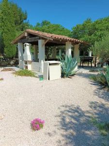 Villa Un été de détente, de découvertes, au calme clim 226 Chemin de Margaillan 13200 Arles Provence-Alpes-Côte d\'Azur