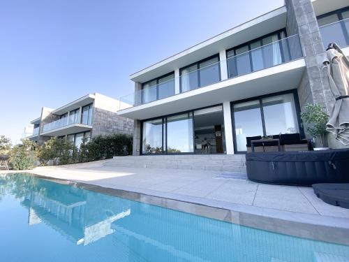 Uprising House with private pool & ocean view