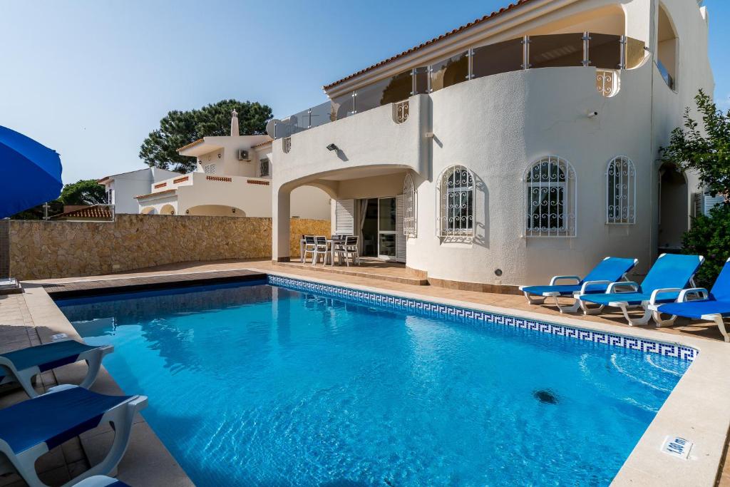 V4 Villa Miera, PISCINA, PRAIAS E CAMPOS DE GOLFE da Colombia, Villa Miera, 4.10.4/4, 8125-450 Vilamoura