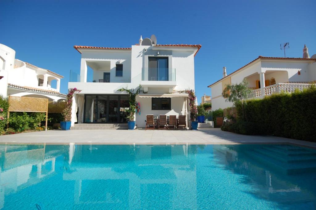 Villa Villa Valhalla - Free Heated Swimming Pool - by bedzy Vilamoura LUX Rua da Inglaterra Lote 3-10-3/4, 8125-406 Vilamoura