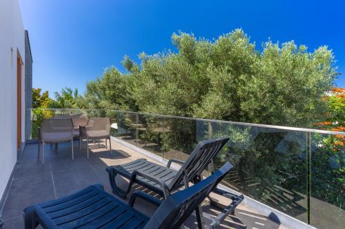 Victoria Villa with private heated pool