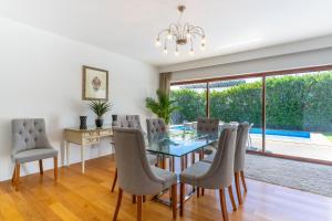 Victoria Villa with private heated pool