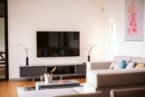 Vila Aguarelas with pool by Stay Madeira Island