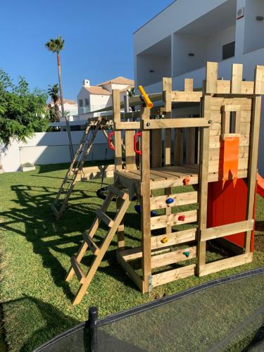 Vila dos Salgados em frentre a praia e ao Golf dos Salgados