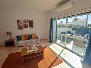 Vila Magna near The Strip with BBQ, AC, Balcony, Parking, 4 TVs and Free wifi