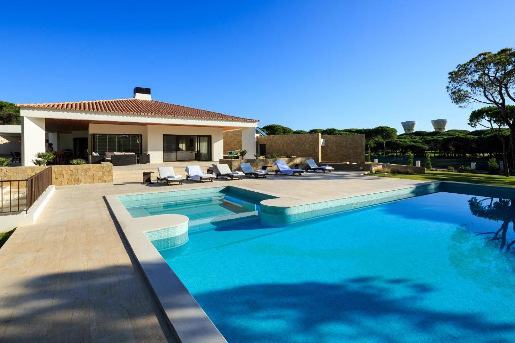 Vilamoura Pinhal Velho Villa With Pool by Homing Rosa dos Ventos, Urbanização Pinhal Velho, 25, 8125-308 Vilamoura