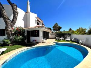Vilamoura Traditional Villa with Pool by Homing