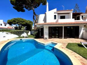 Vilamoura Traditional Villa with Pool by Homing