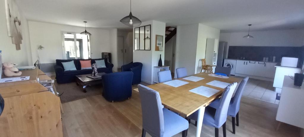 VILLA 12 PERSONNES AVEC PISCINE 47800 Puysserampion