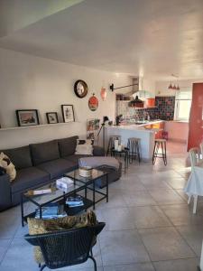 Villa 2 chambres doubles, jardin, accès direct à la plage