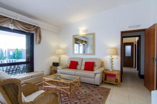 Villa 2, cozy on Oura beach, Albufeira