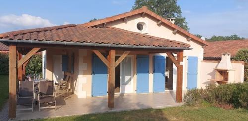 VILLA 3 CHBRES AVEC ACCES PISCINE