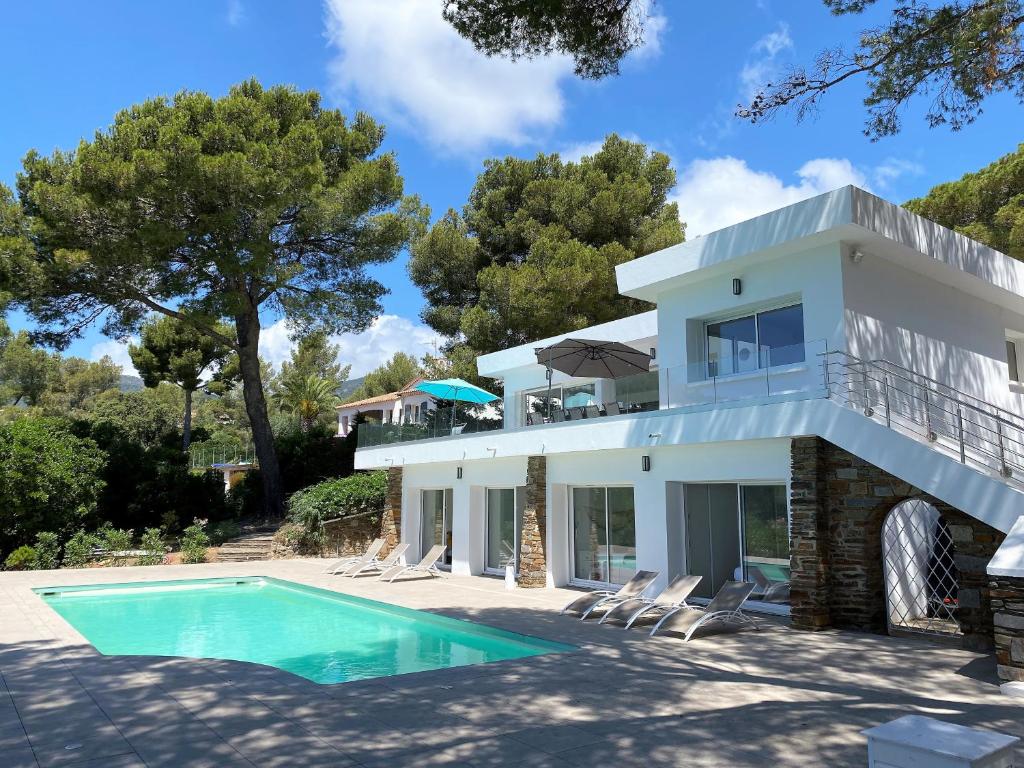 Villa 6 Chambres, Piscine, vue Mer, à Proximité de la Plage , Cavalaire-sur-mer 3 Avenue des Vieux Moulins, 83240 Cavalaire-sur-Mer