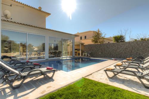 Villa Albufeira Golf Dois Superb V5 sleeps 12 Short Walk to Albufeira Centre