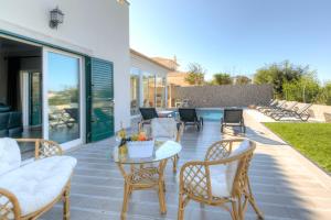 Villa Villa Albufeira Golf Dois Superb V5 sleeps 12 Short Walk to Albufeira Centre 11 Rua do Golfe 8200-047 Albufeira Algarve