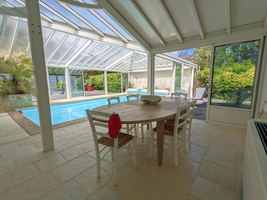 Villa Villa 'Andercool' avec piscine utilisable en toutes saisons 3 Rue Rouget de Lisle 33510 Andernos-les-Bains