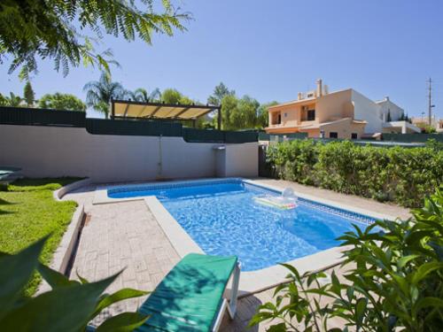 Villa Andre 3 bedroom villa with pool - walking distance to Albufeira