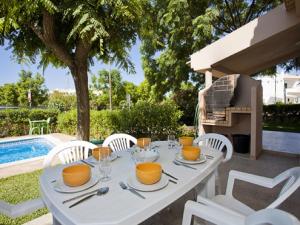 Villa Andre 3 bedroom villa with pool - walking distance to Albufeira