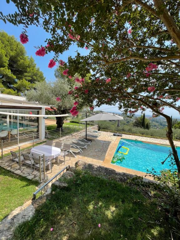 Villa atypique - Vue mer et piscine chauffée 142 Boulevard Schley, 06130 Grasse