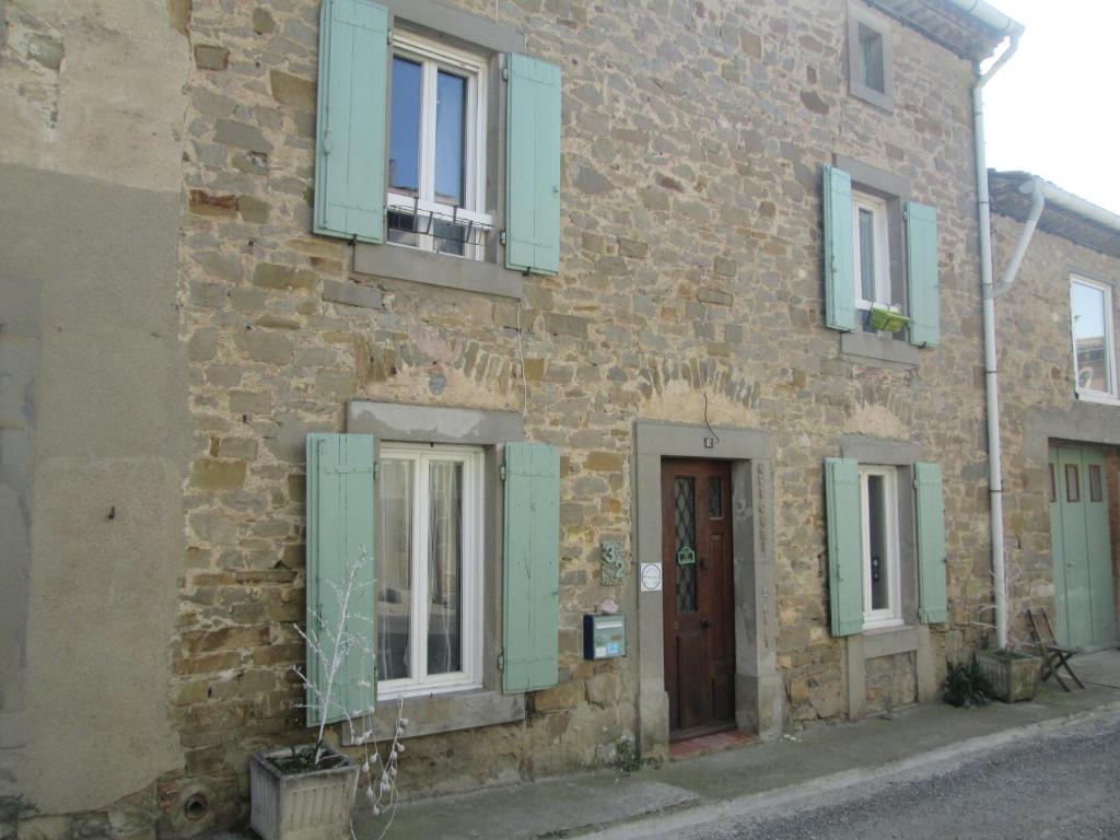 Villa au bord de l etange et plage. De
