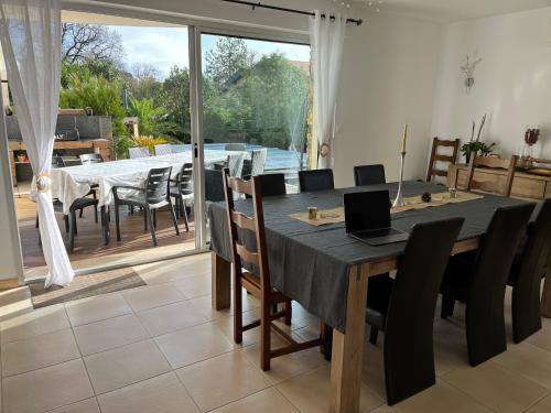 Villa avec piscine 14 pers proche de Bordeaux